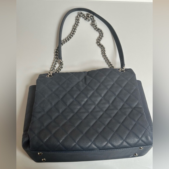 ❌SOLD❌ Chanel Quilted Bag Navy Blue - Picture 5 of 16